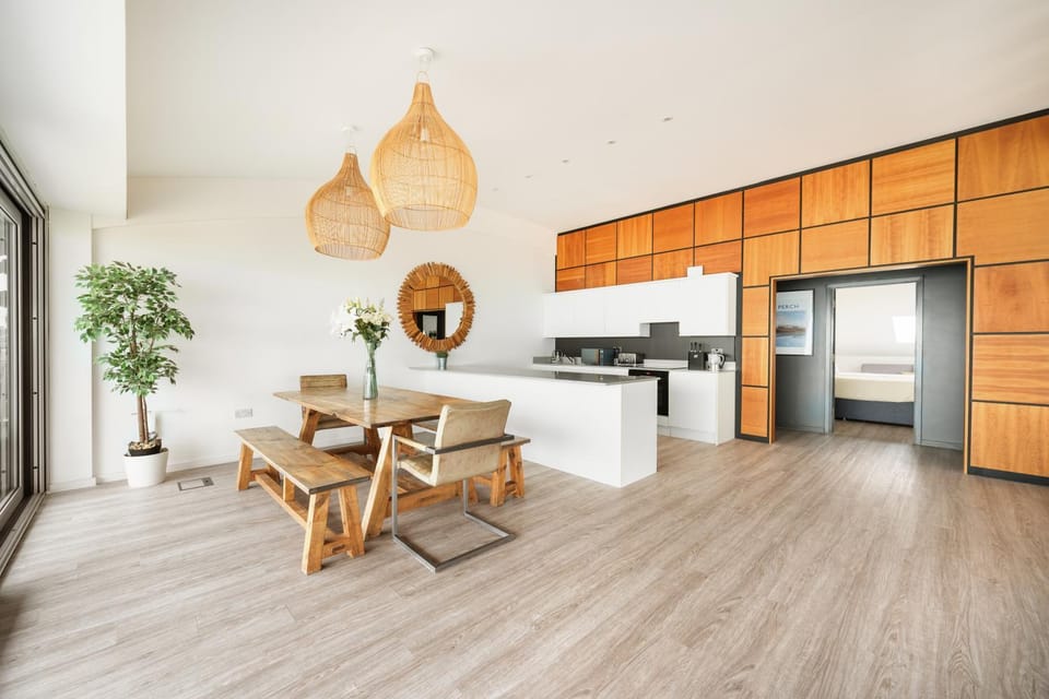 Dining area, kitchen
