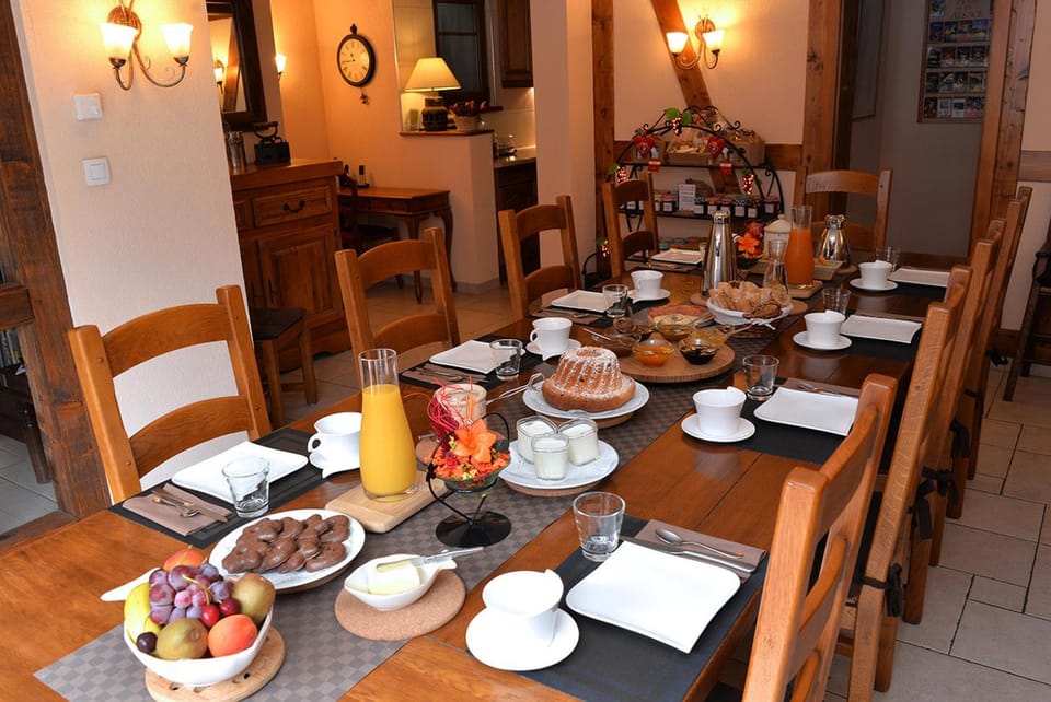 Dining area, Continental breakfast