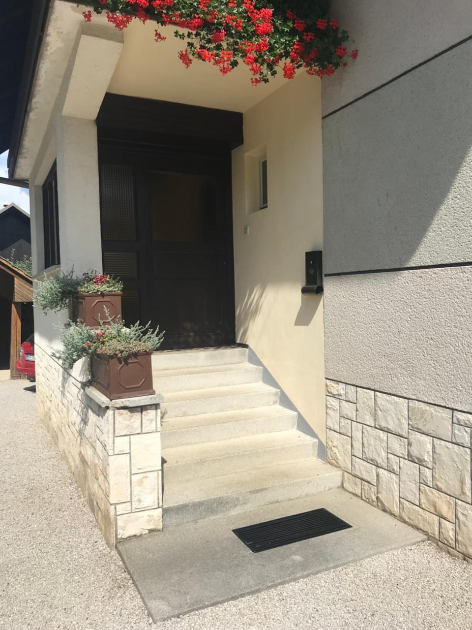 Facade/entrance