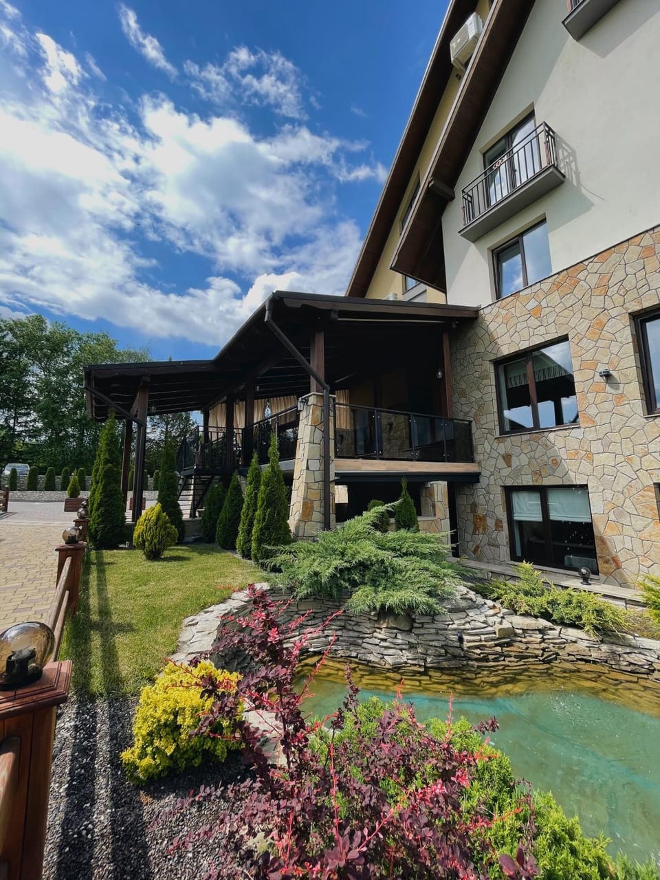 Property building, Facade/entrance, Garden view, Landmark view