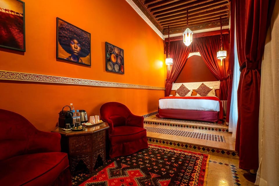 Bed, Living room, Photo of the whole room, Seating area, Bedroom