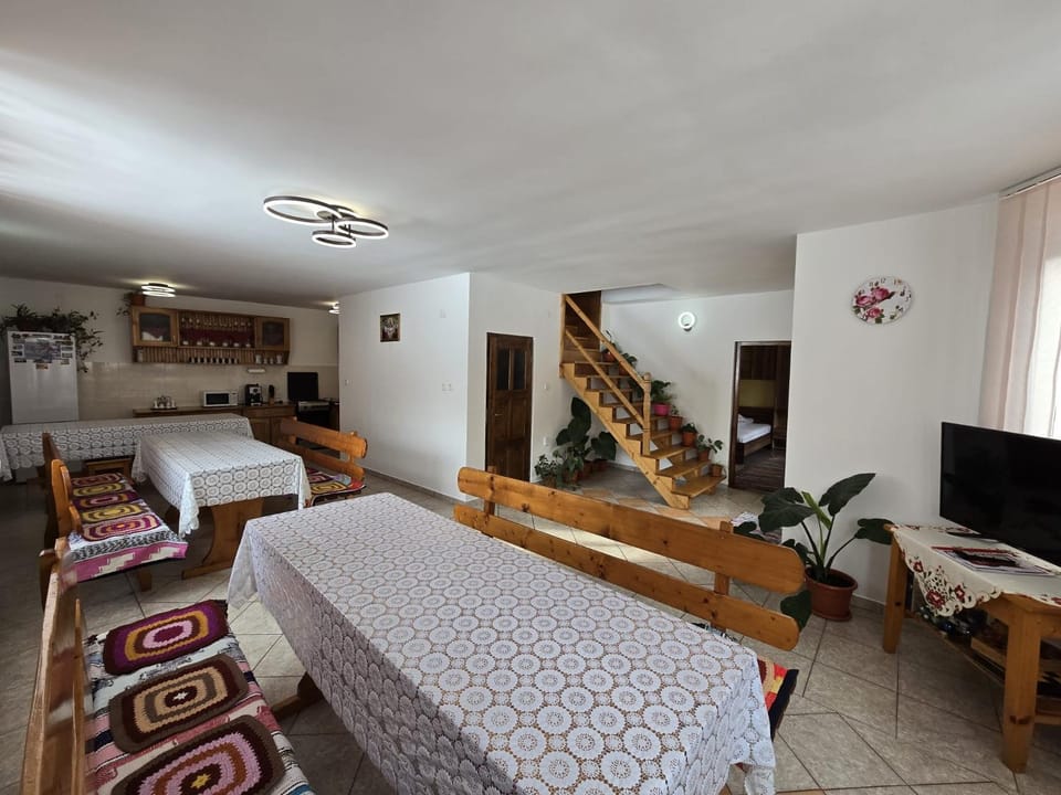 Living room, Seating area, Dining area