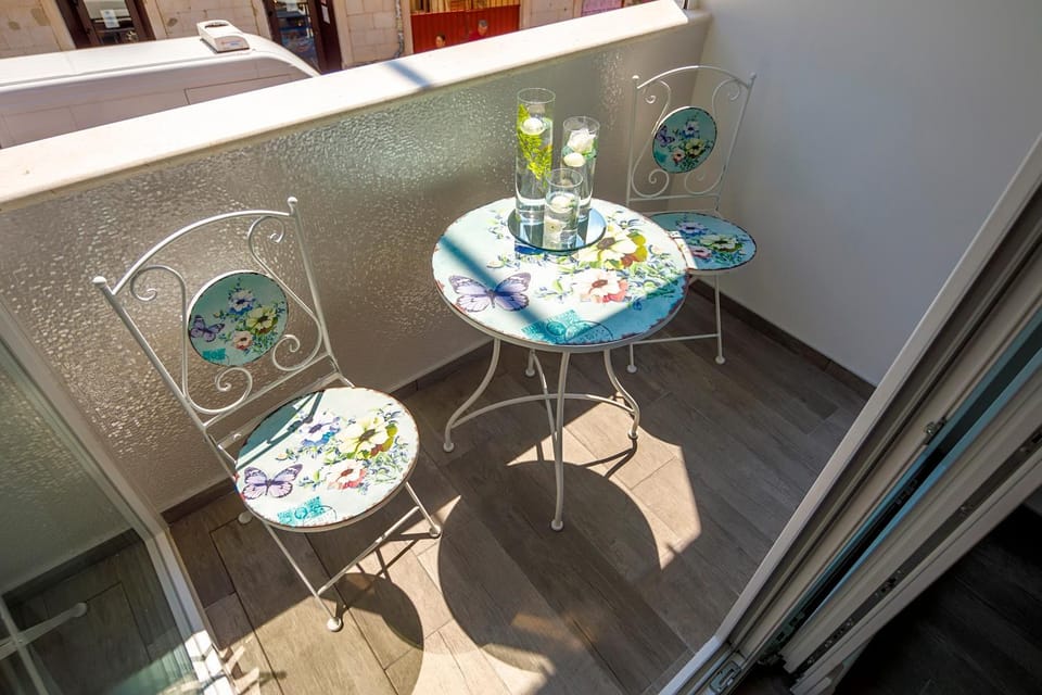 Rose Gold Rooms & Studio with balcony Bed and Breakfast in Split