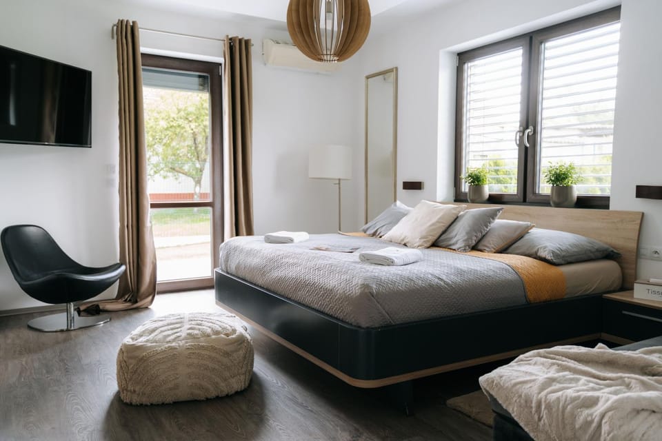 Bed, Living room, Bedroom