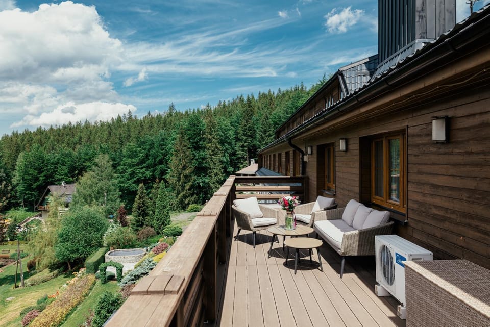 Day, Natural landscape, Garden, View (from property/room), Balcony/Terrace