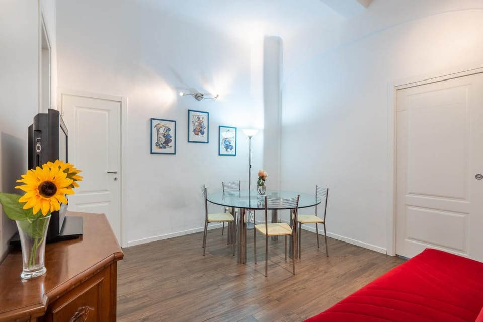 TV and multimedia, Living room, Seating area, Dining area