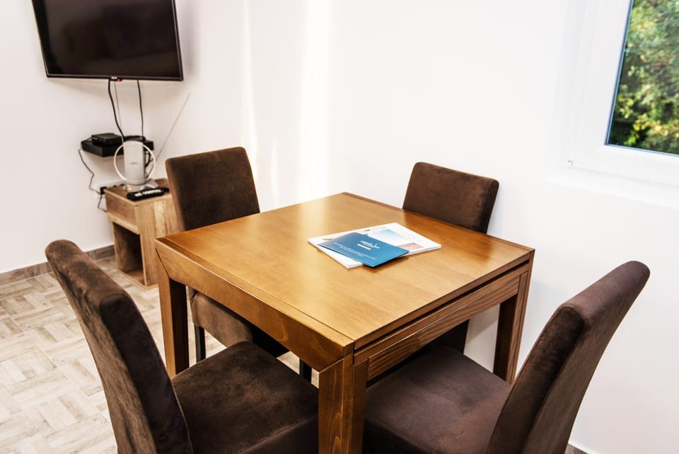 TV and multimedia, Dining area