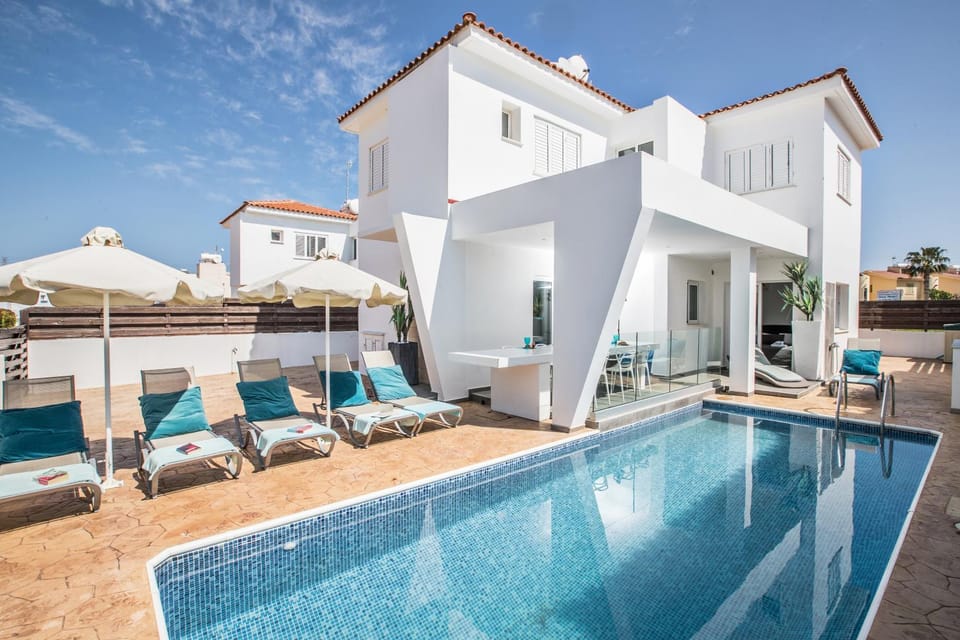 Facade/entrance, BBQ facilities, Balcony/Terrace