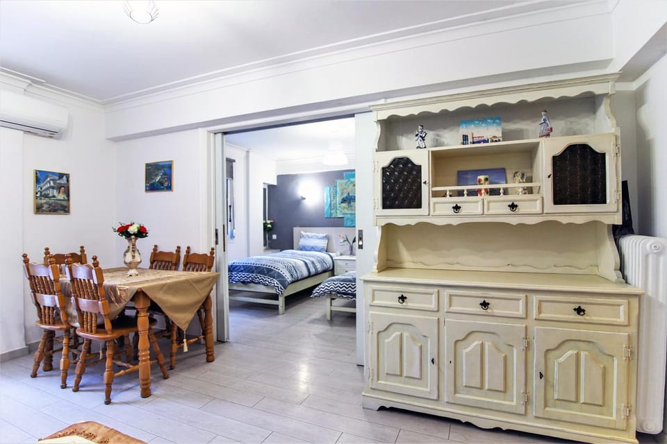Best neighbourhood apartment in Athens near metro station & hospitals Apartment in Athens