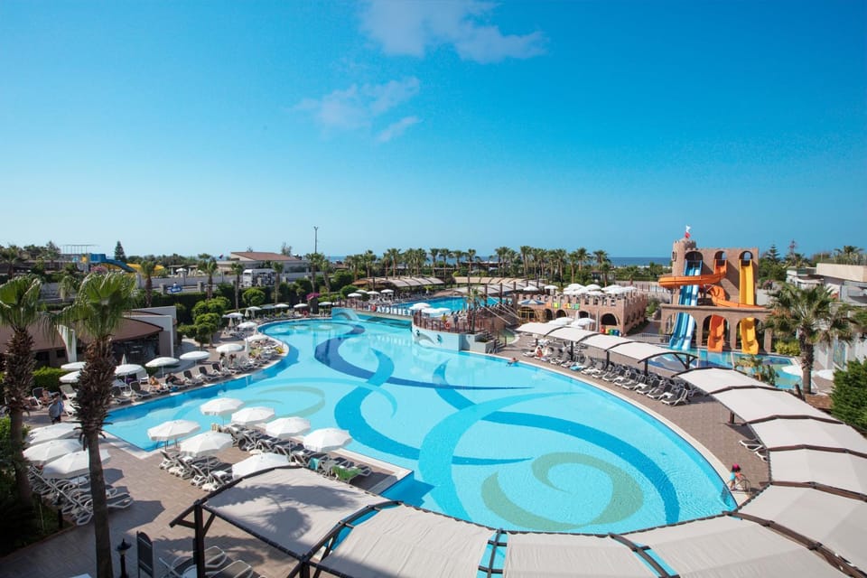 Pool view, Area and facilities, Swimming pool, children, sunbed