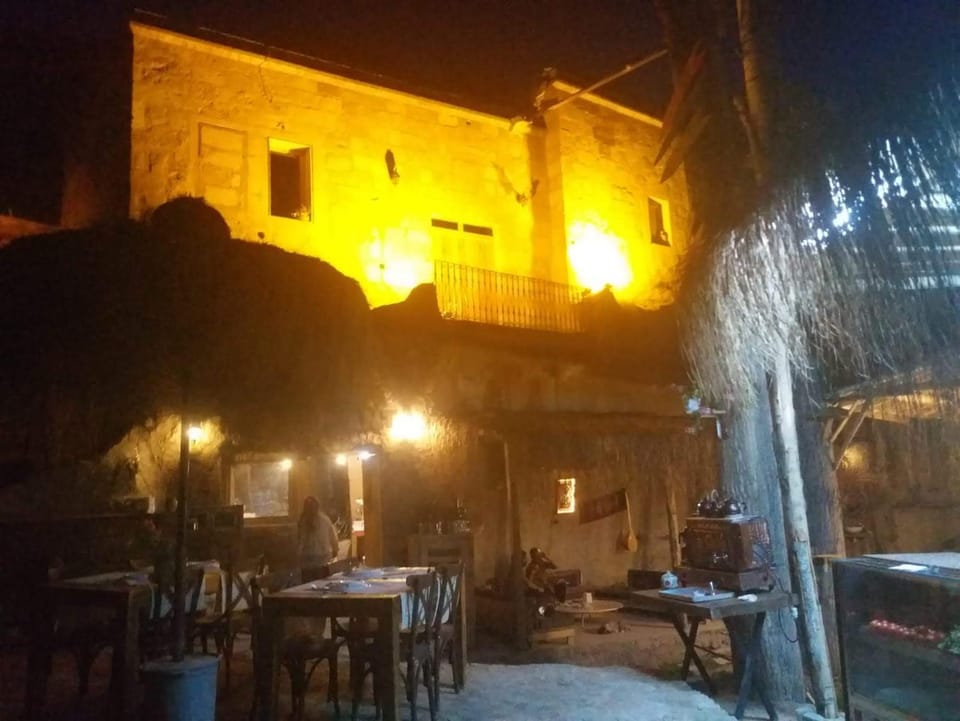 Property building, Restaurant/places to eat