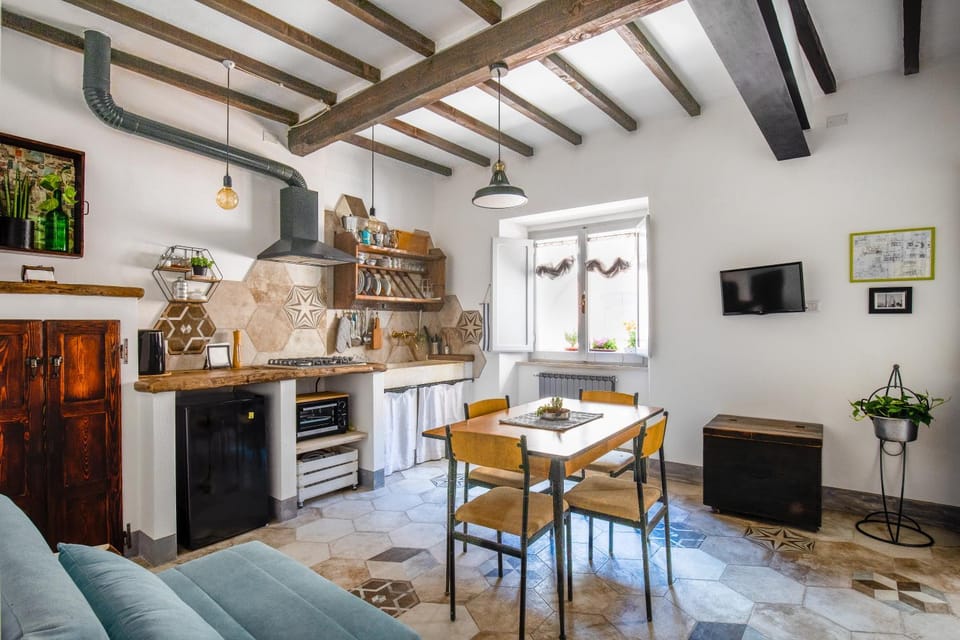 Kitchen or kitchenette, Living room