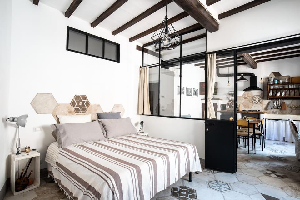 Photo of the whole room, Bedroom