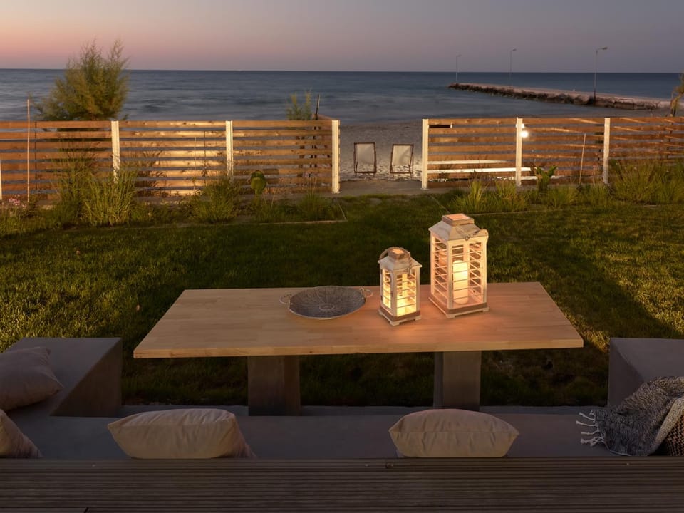 Bright Coast Superior Villa in Katastari