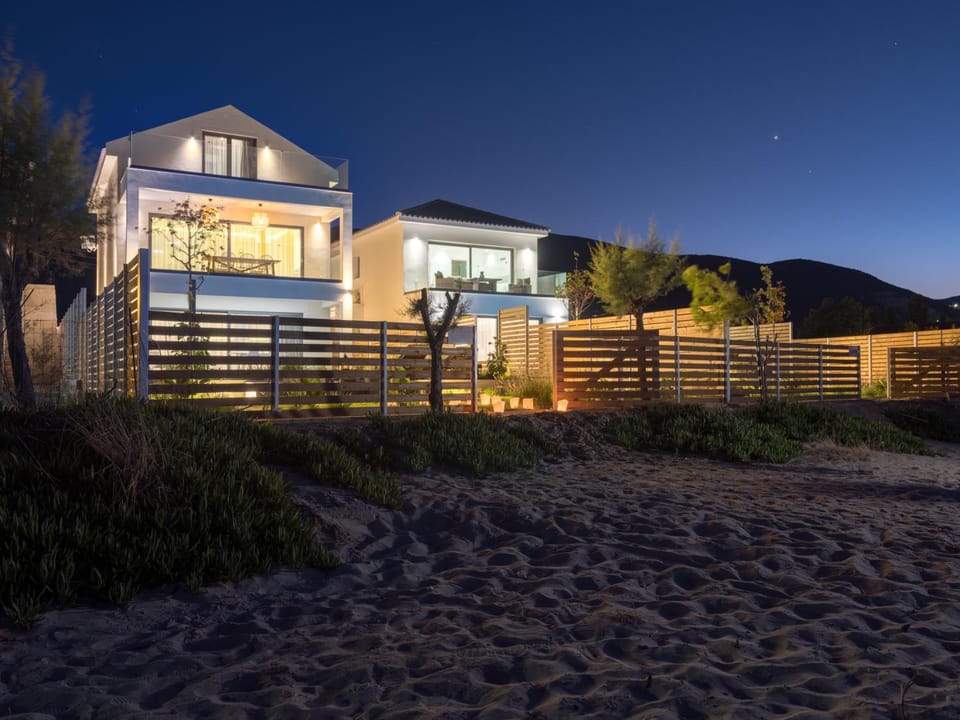 Bright Coast Superior Villa in Katastari