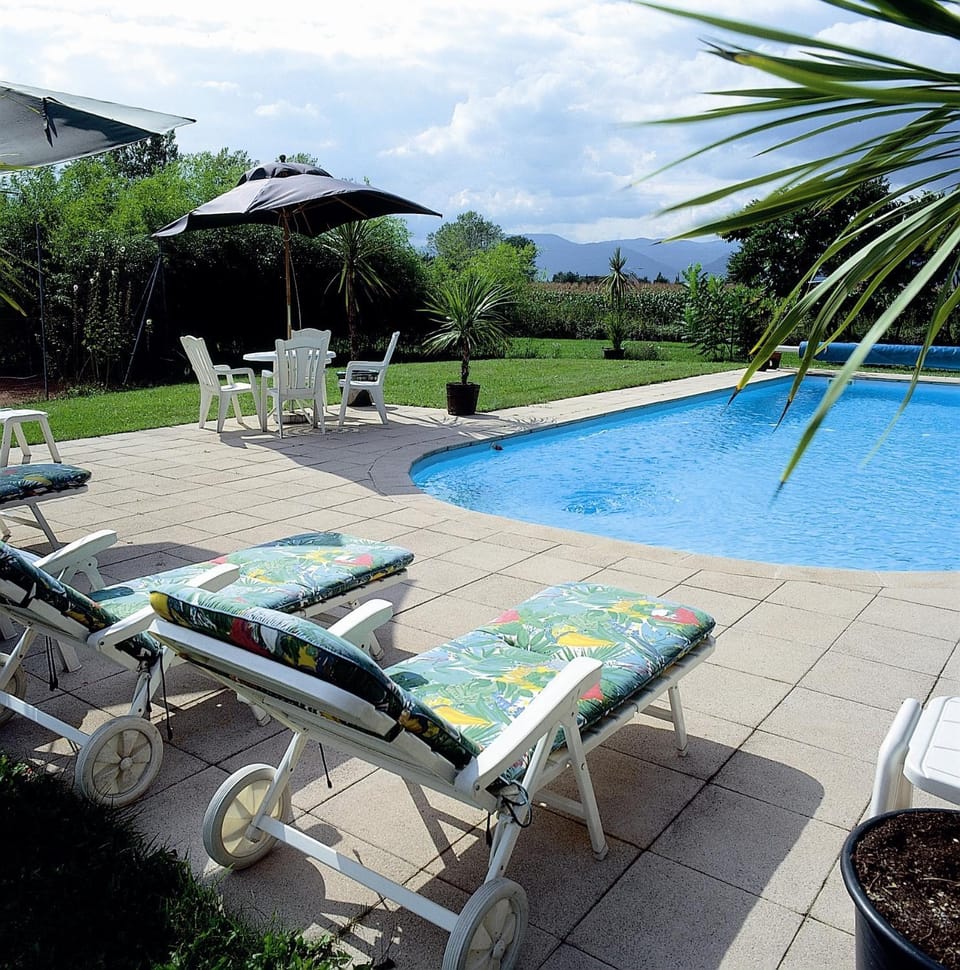 Swimming pool, Swimming pool