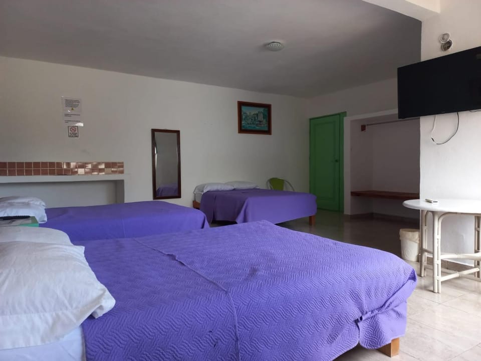 Airport Sleepy Inn Bed and Breakfast in Cancun