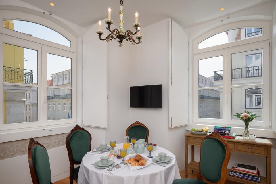 Dining area, City view