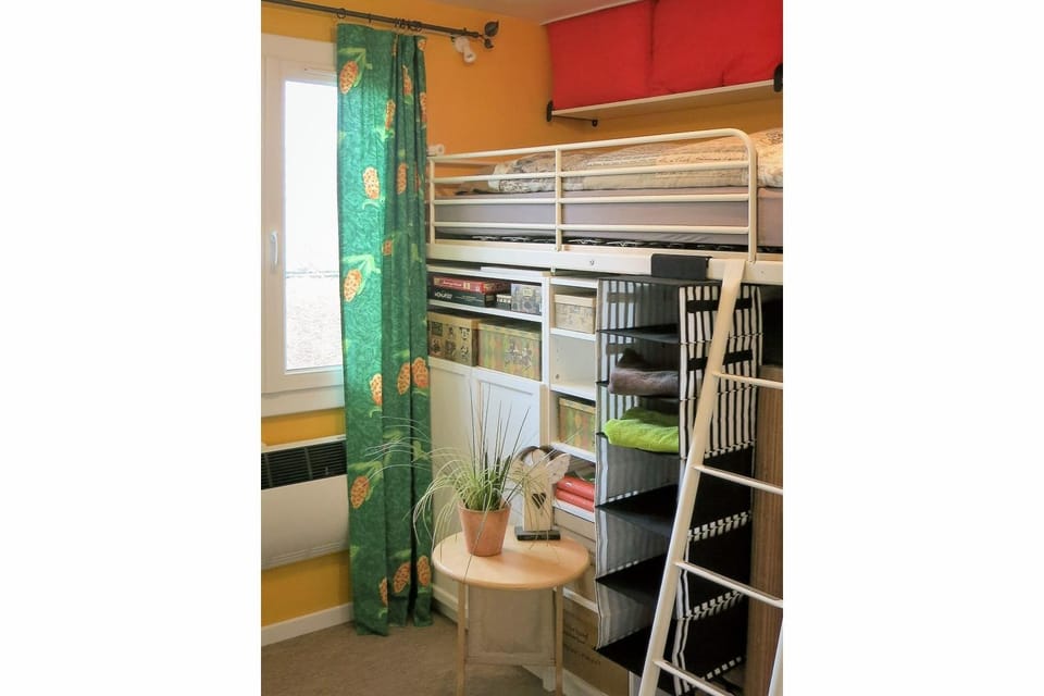 Bed, bunk bed, room service