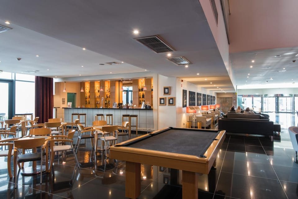 Billiard, Lounge or bar