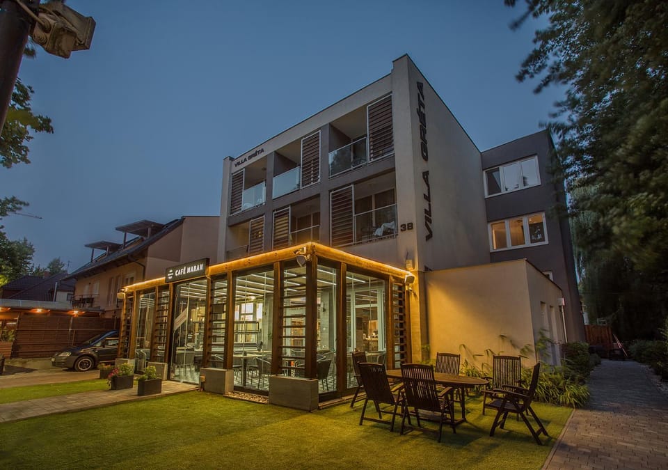 Restaurant/places to eat, Balcony/Terrace, Sunset