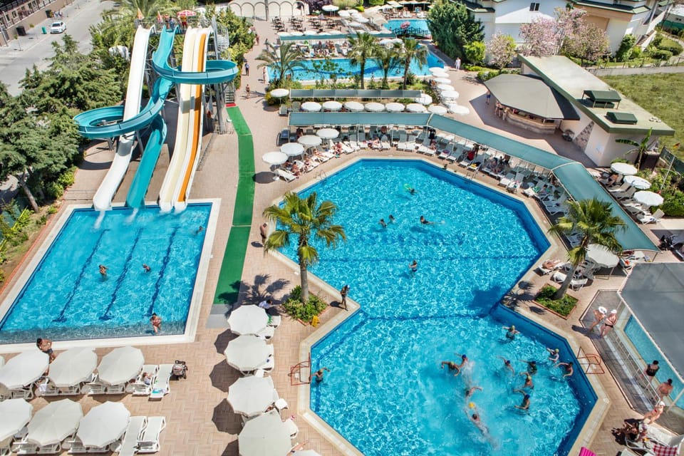 Day, Bird's eye view, Pool view, Swimming pool, Entertainment, children, Family, sunbed