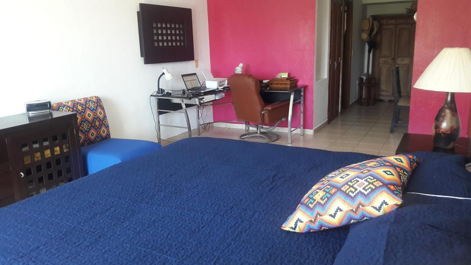 Bed, Photo of the whole room, Decorative detail