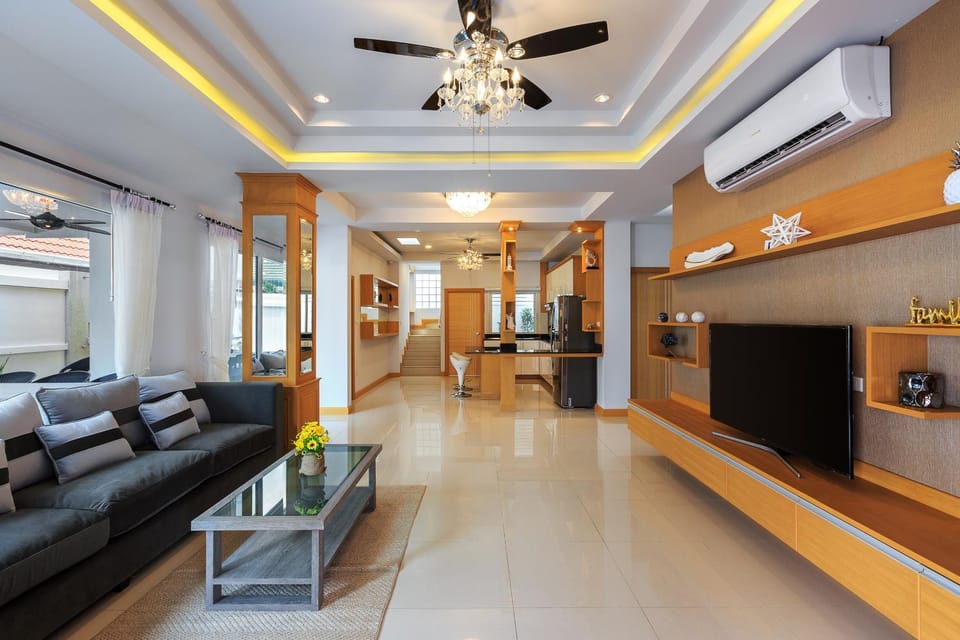 Communal lounge/ TV room, TV and multimedia, Living room, Lobby or reception, Seating area