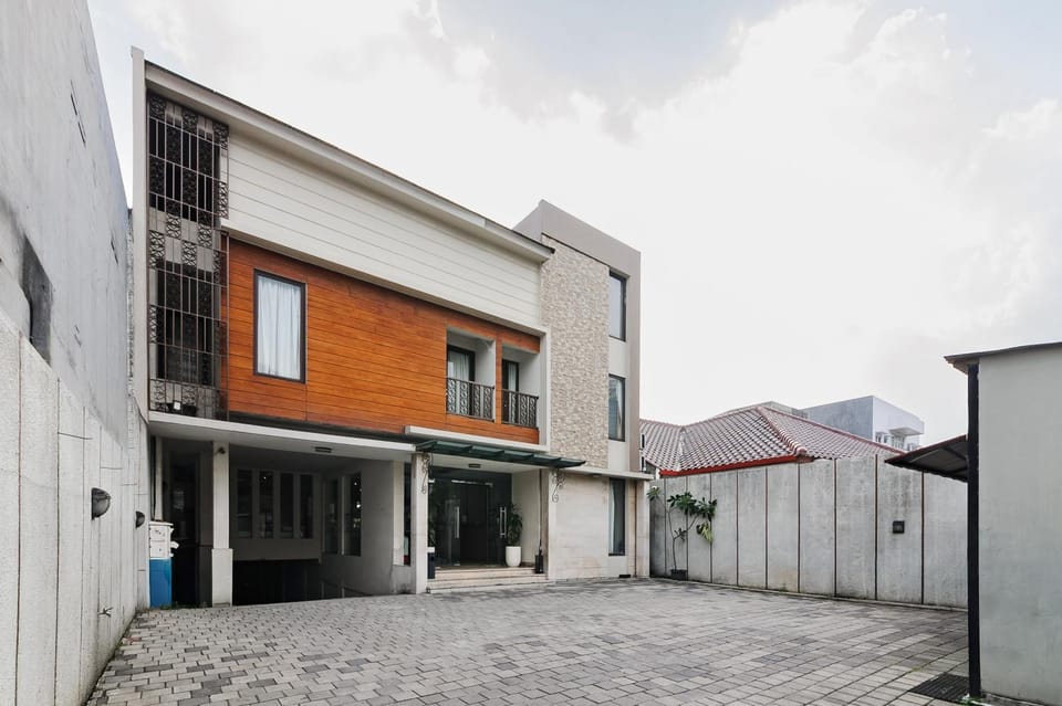 Facade/entrance