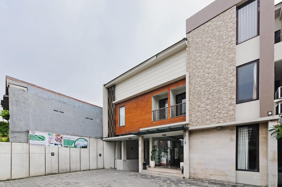 Facade/entrance
