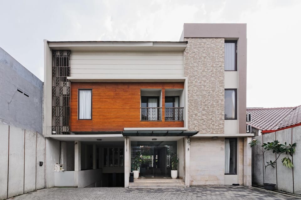 Facade/entrance