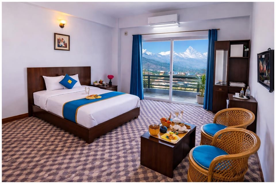 Bed, Natural landscape, Living room, Food and drinks, Photo of the whole room, Seating area, Bedroom, Food, Mountain view