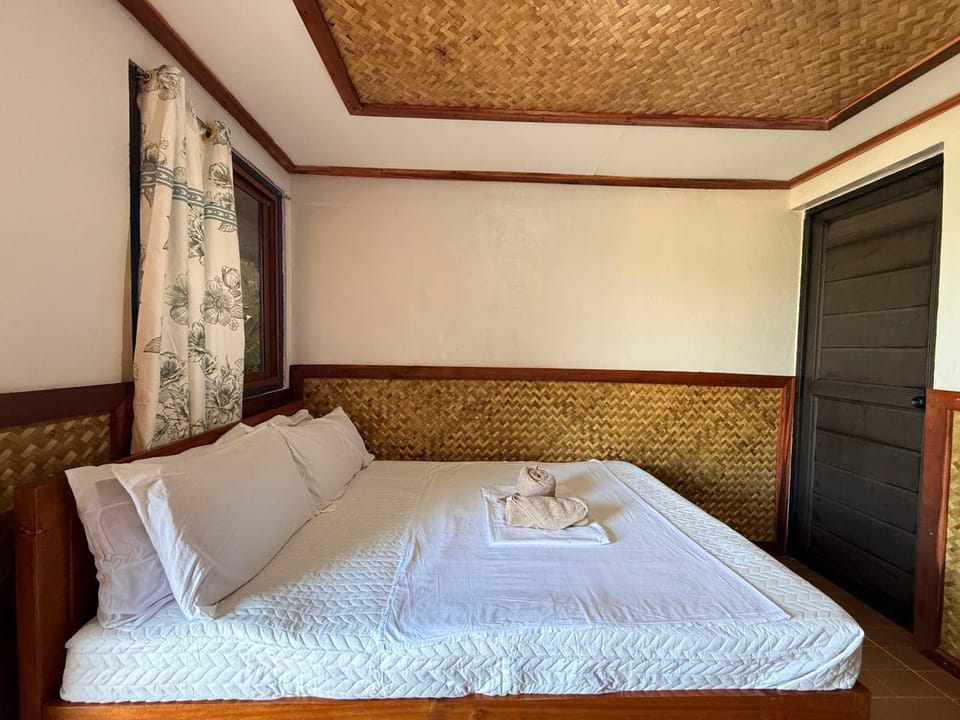 Victordelia Hilltop Hostel Bed and Breakfast in San Vicente