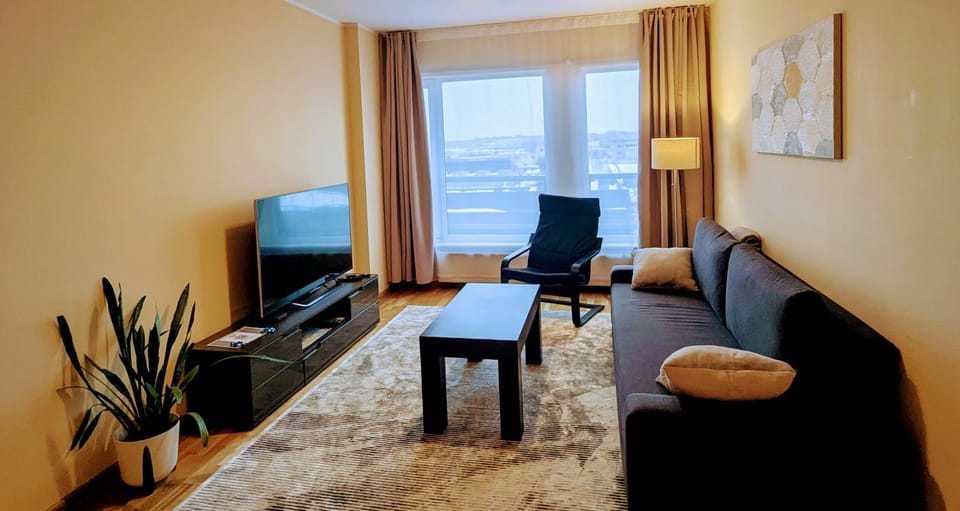 Communal lounge/ TV room, TV and multimedia, Living room, Seating area, Evening entertainment