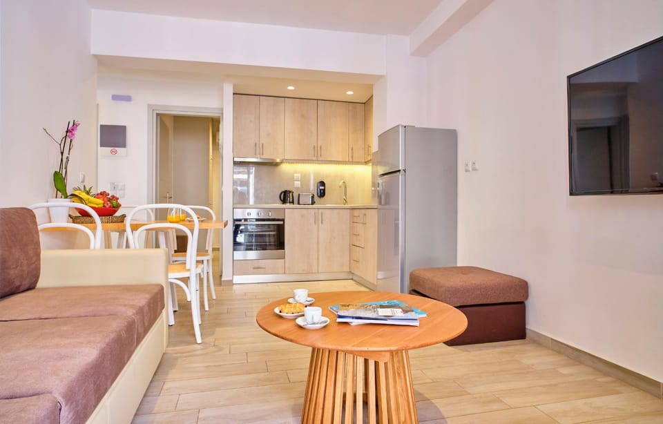 Coffee/tea facilities, Kitchen or kitchenette, Living room, Seating area, Dining area, pet friendly, stove