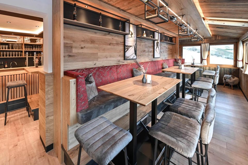 Lounge or bar