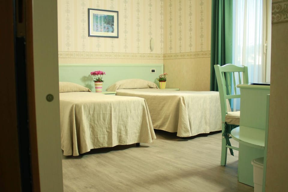 Day, Photo of the whole room