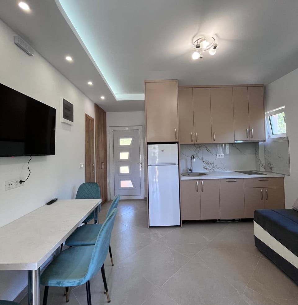 Kitchen or kitchenette, Living room