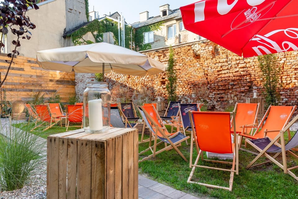 Restaurant/places to eat, Garden, Balcony/Terrace