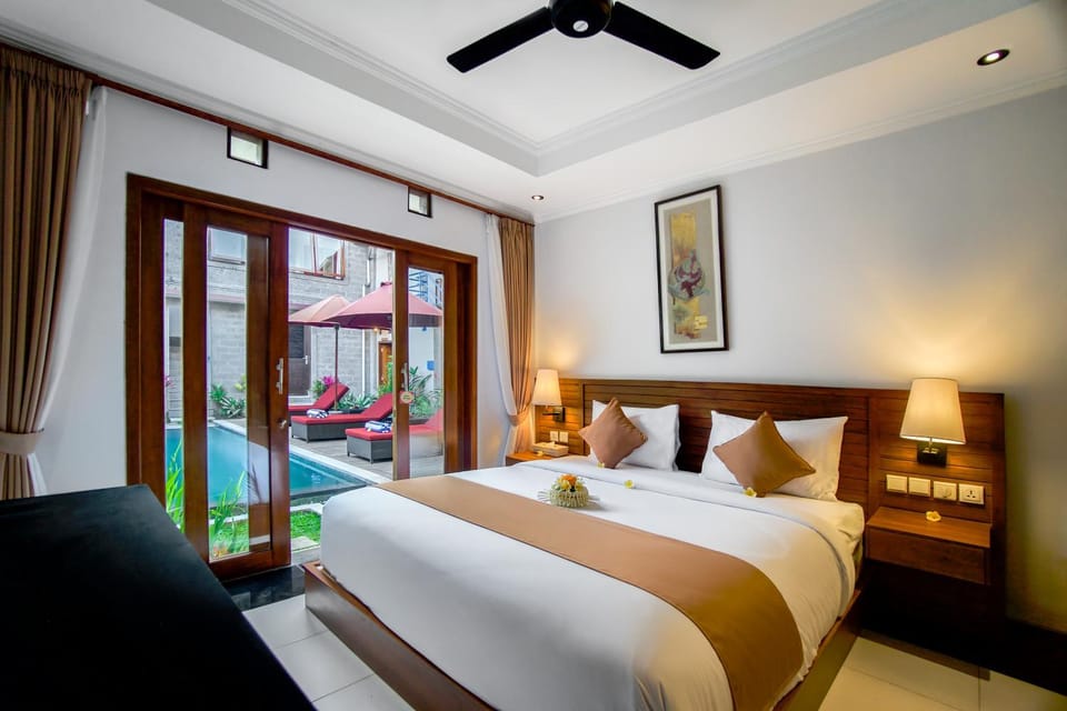 Bedroom, Pool view