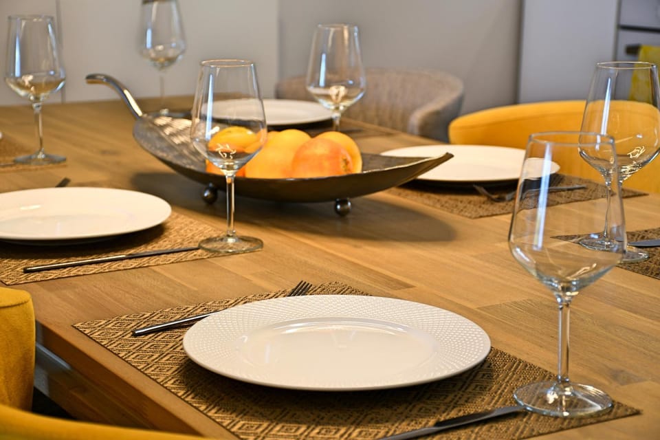 Food and drinks, Dining area, Food, Lunch, Dinner