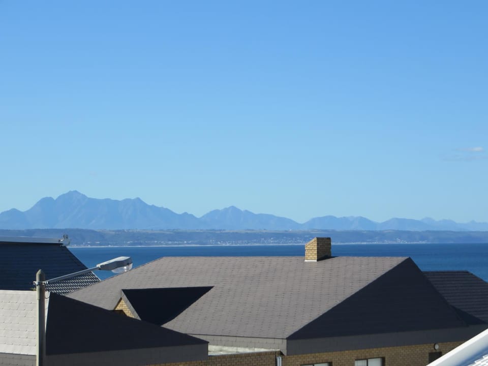 Mountain view, Sea view
