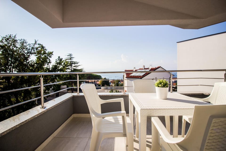 Day, Summer, Seating area, On site, Sea view
