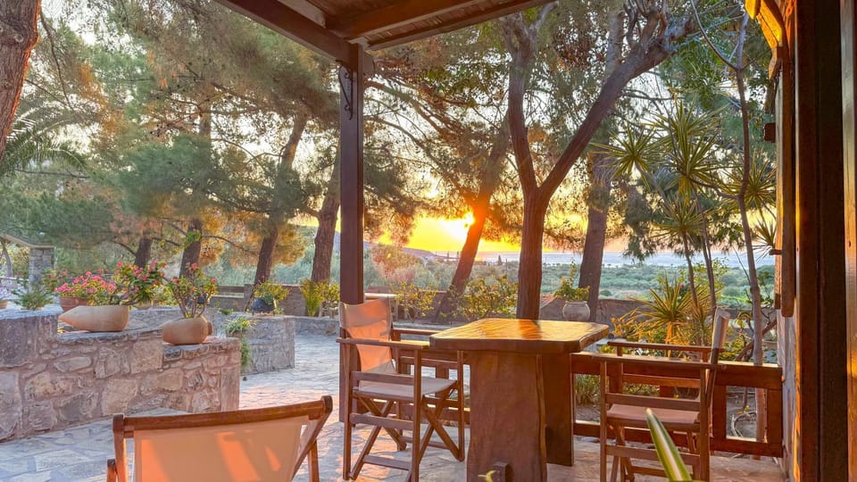 Patio, Dining area, Garden view