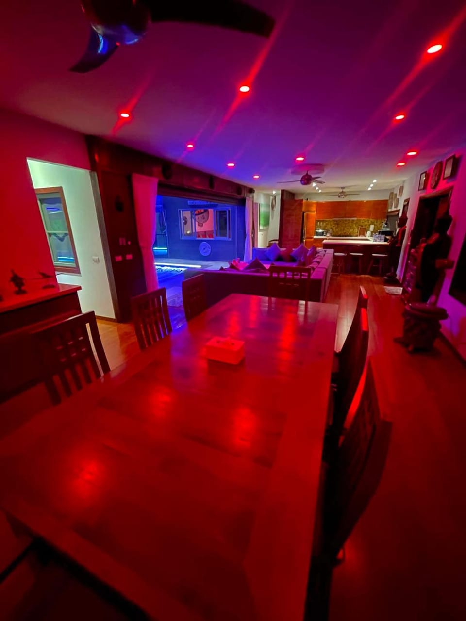 Seating area, Dining area