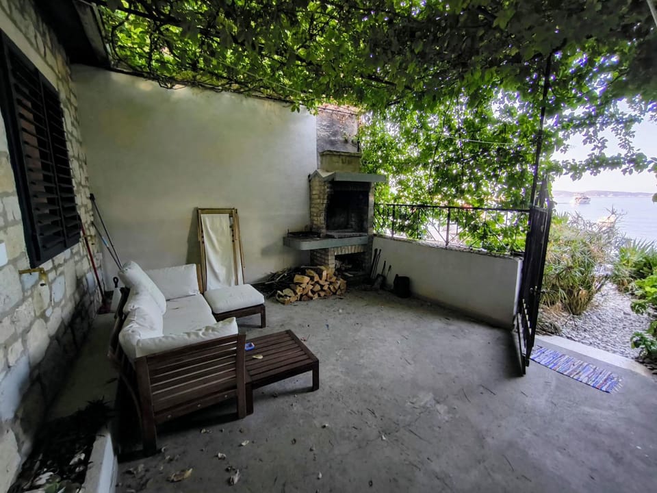 Beach House Gusla Apartment in Komiža