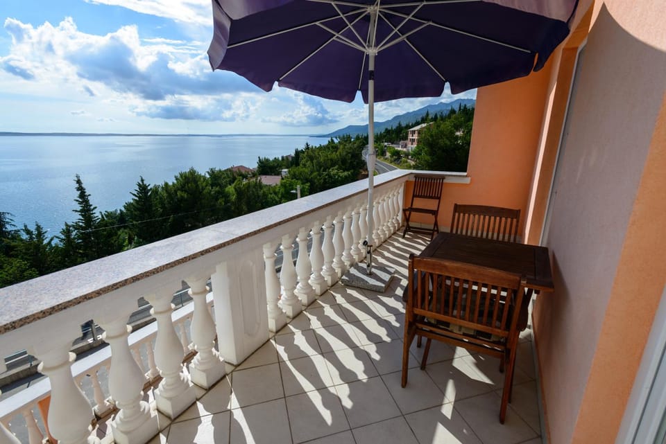 Property building, Balcony/Terrace, Sea view