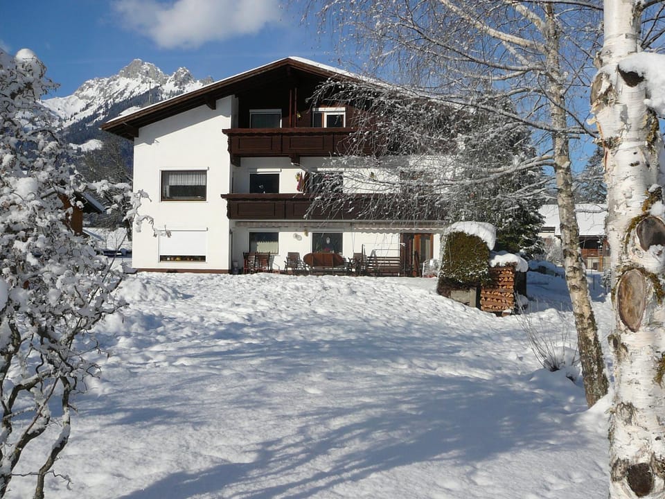 Facade/entrance, Winter