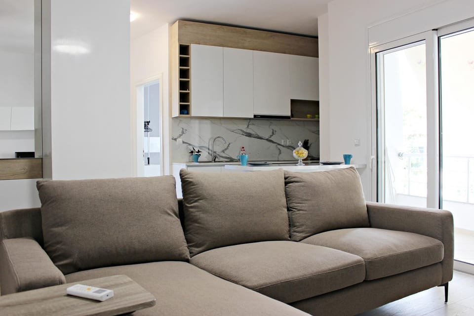 Living room, Food and drinks, Seating area, Dining area
