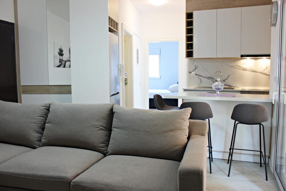 Kitchen or kitchenette, Living room, Seating area, Dining area